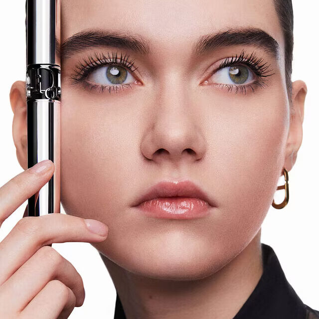 DiorShow_Model_Caucasian_Mascara_2250x3000